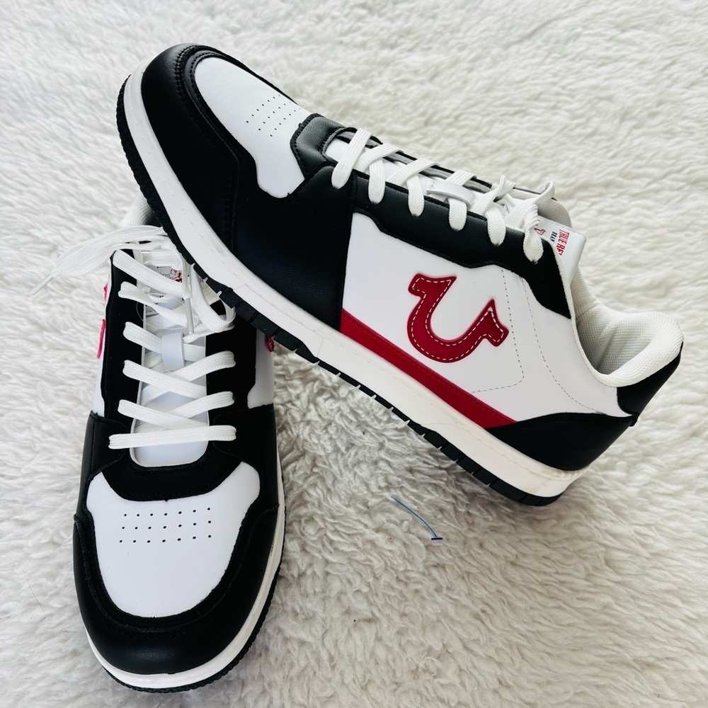 True Religion Arthur S Black and White Sneakers with Red Accents Logo size 10 M